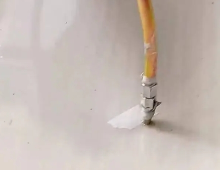 长阳瓷砖空鼓维修公司专业解答在瓷砖铺贴过程中，如果使用的砂料过粗（如全部使用了粗砂），可能会导致以下问题